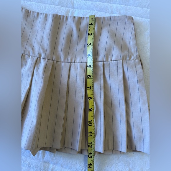 Zara Pleated Skort features a high waist, wrap front, side buckle, pleat details - Picture 8 of 16